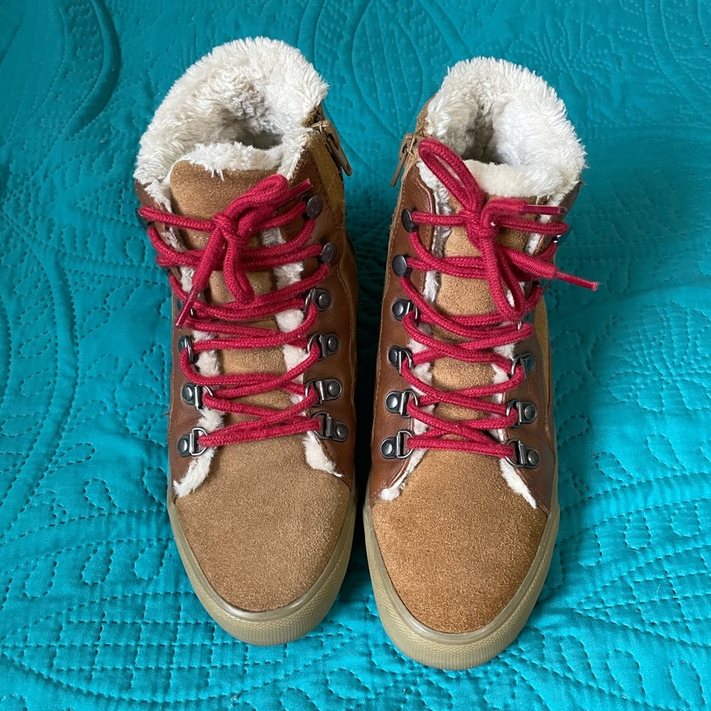 American Eagle Boot Sneakers